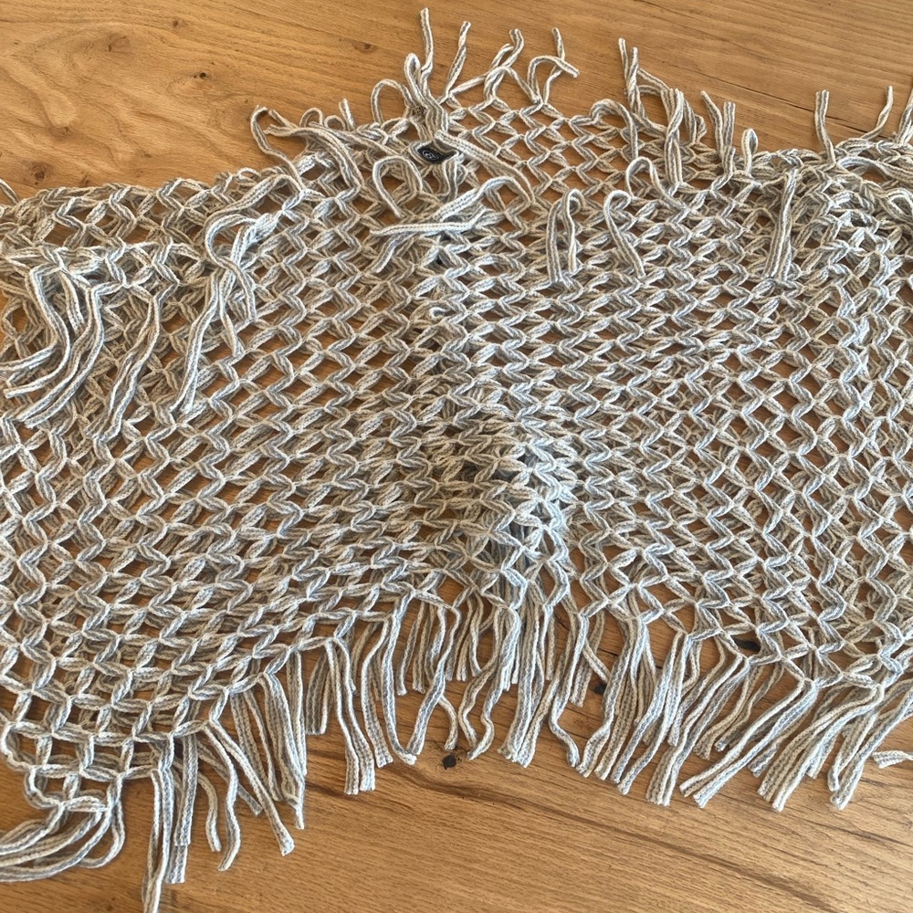 2 Chic Loose Weave Fringe Eternity Loop Scarf Cream Women’s OS Preloved